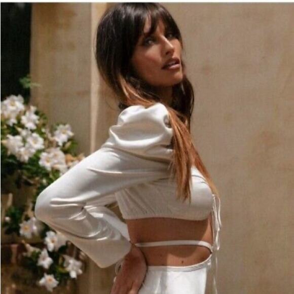 Jagger & Stone Schiffer Ivory White Satin Cinched Bust Long Sleeve Crop Top 10 - Picture 10 of 10